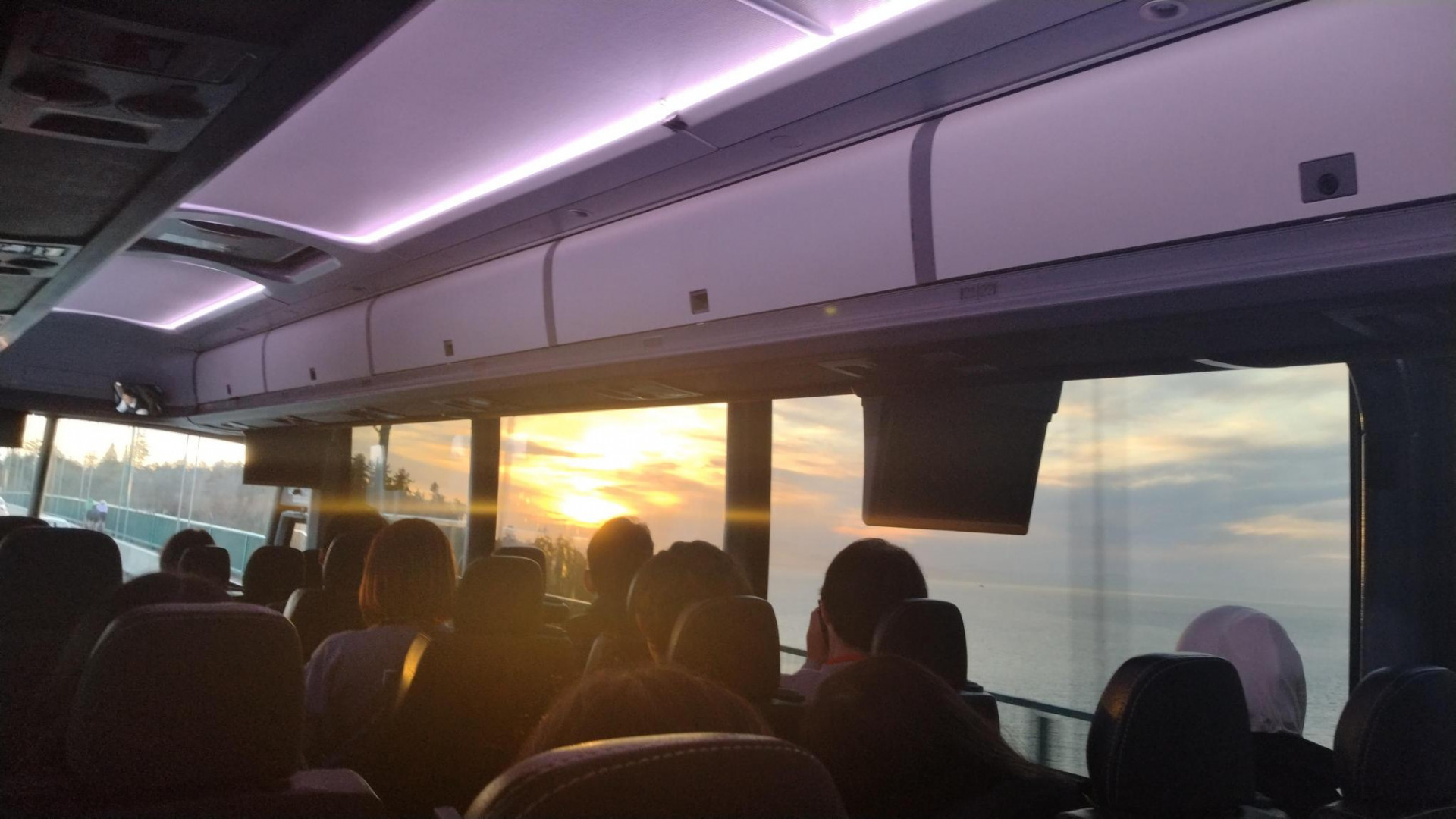 バスでグラウスマウンテンへ (15)